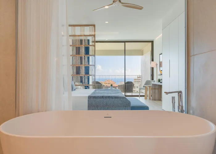 The Editory Ocean Way 5* Funchal (Madeira)